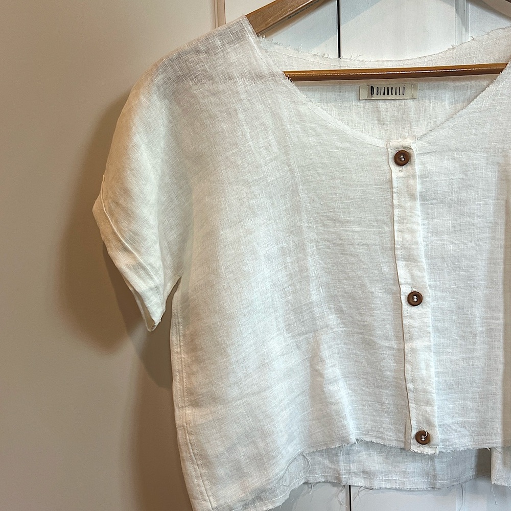 Biankalú Linen Button Front Crop Top
